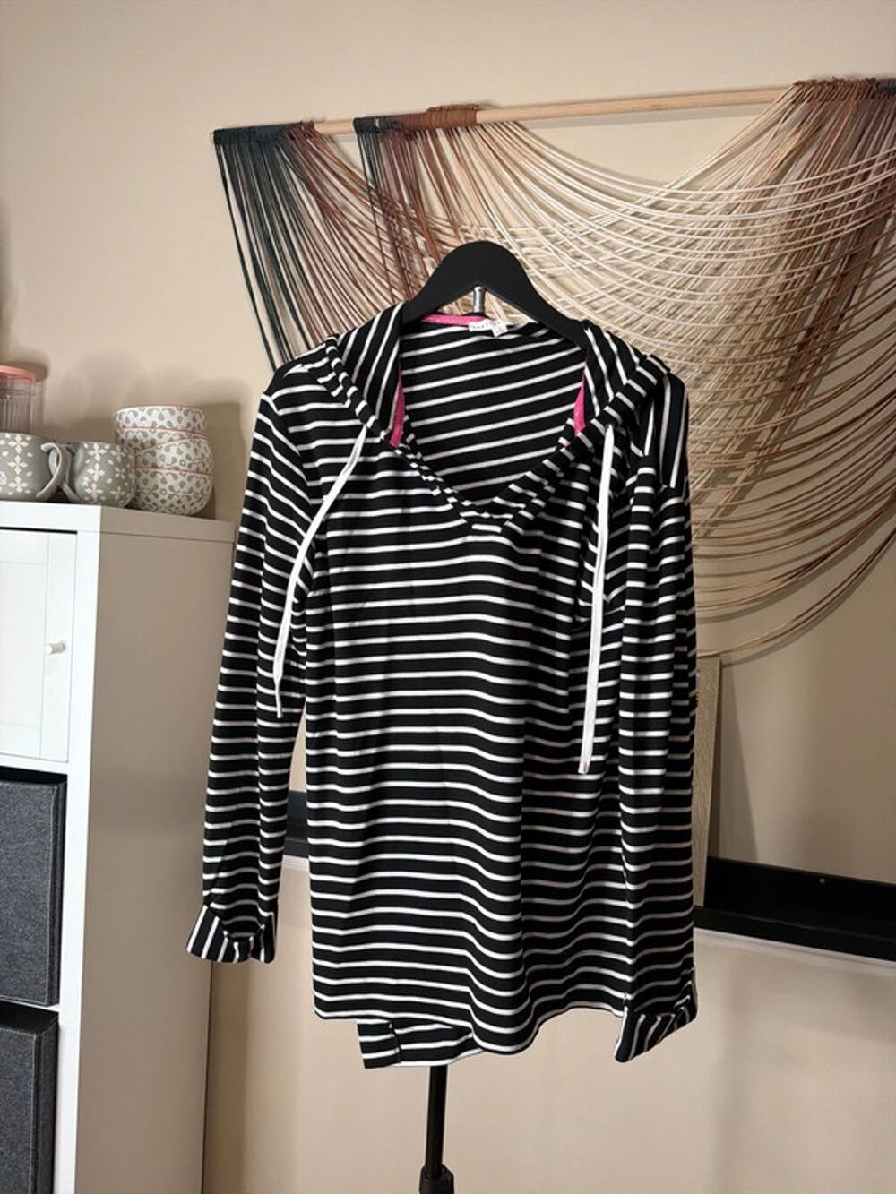 Jane and Delancy pullover hood T-shirt M 3152